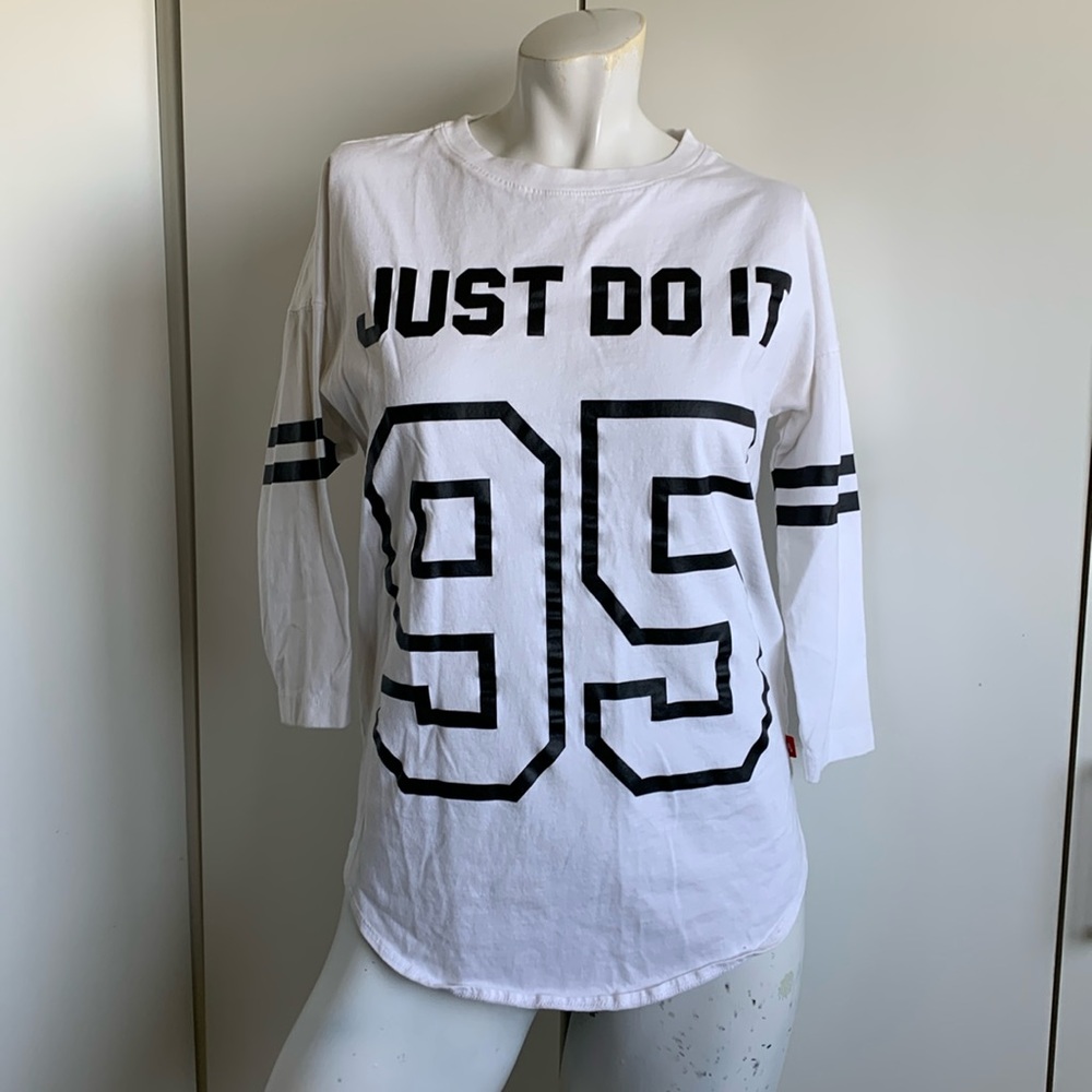 *NWOT* Nike spirit jersey women’s 3/4 sleeve white small T-shirt